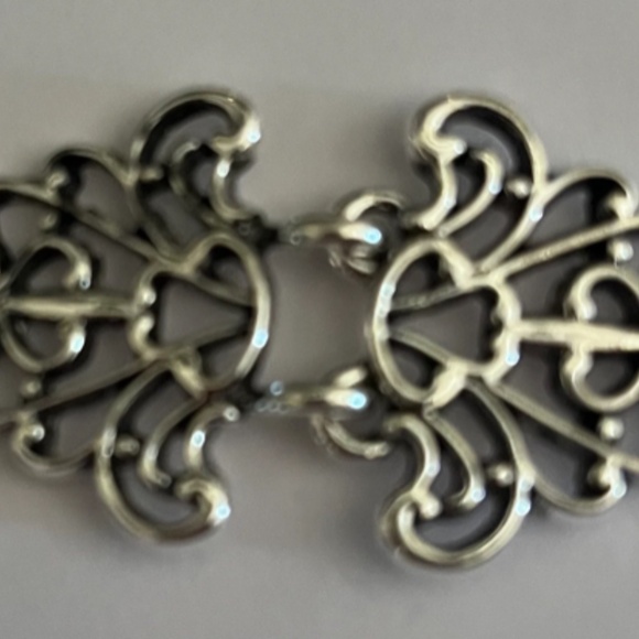 filligree cloak clasp in silver - Picture 3 of 4